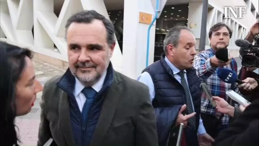 Carlos Baño sale de comisaría. El presidente de Facpyme asegura que está tranquilo y que ha colaborado
