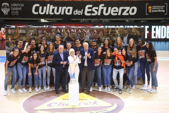 La copa de la liga femenina ya está en La Fonteta