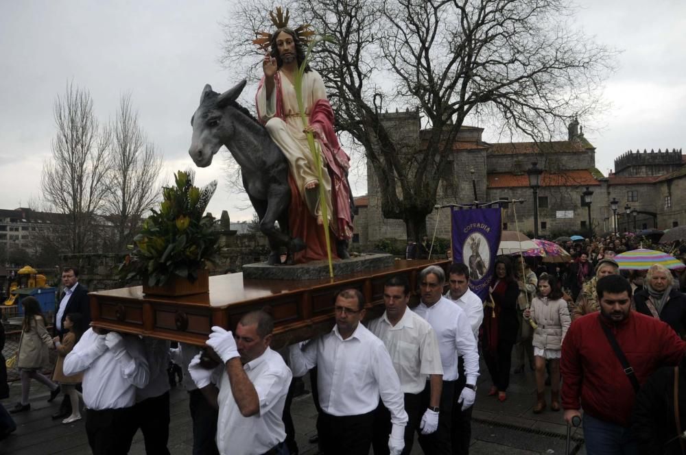 Semana Santa en Arousa 2016 | La lluvia desluce el Domingo de Ramos en Vilagarcía