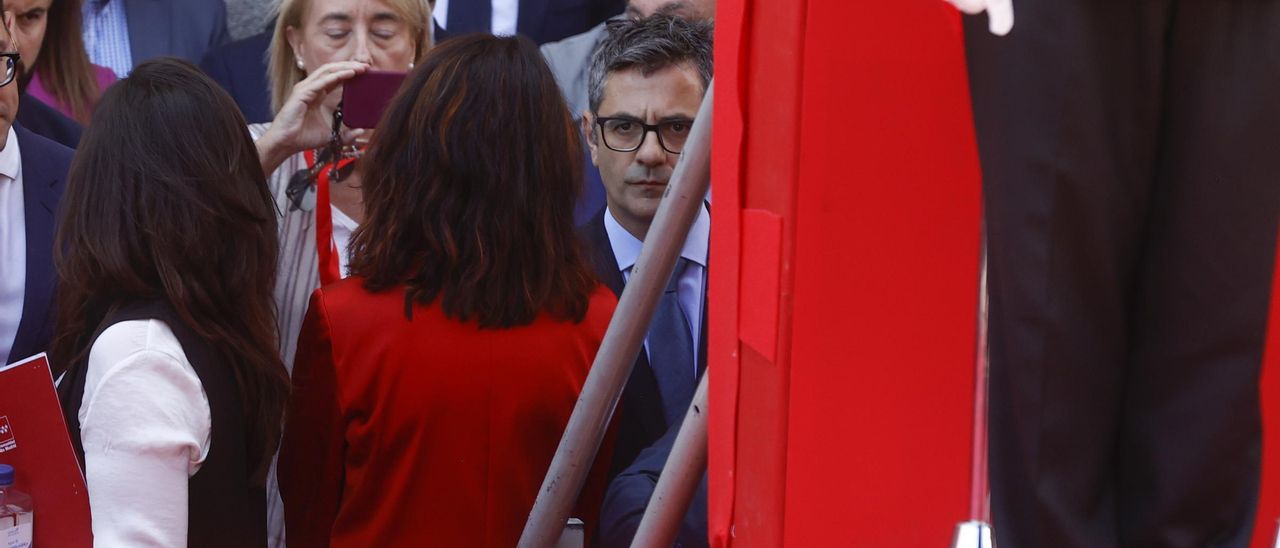 La Comunidad de Madrid impide que Bolaños suba a la tribuna de honor para presenciar el desfile militar del Dos de Mayo.