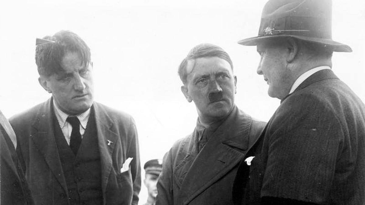 Ernst Hanfstaengl, 'Putzi' (izquierda), junto a Hitler y Göring, el 21 de junio de 1932.