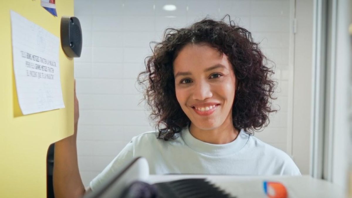 Imatge de la campanya d'acolliment lingüístic per a professionals sanitaris nouvinguts.