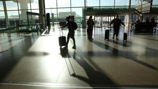 Vídeo | Una mujer se va de vacaciones sin permiso y se encuentra con su jefe en el avión