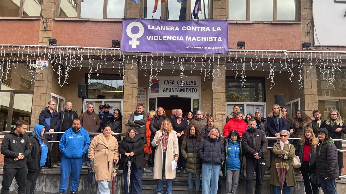 Concentración de este 25N ante el Ayuntamiento de Llanera.