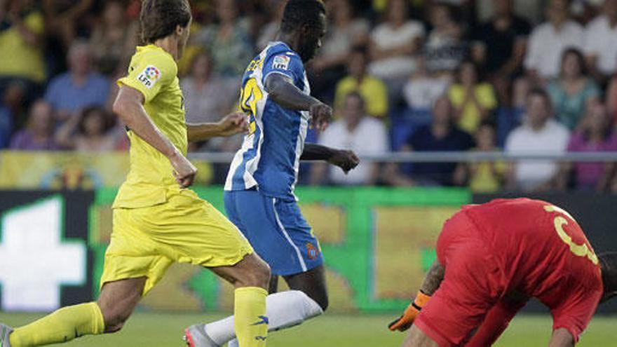 Caicedo supera al portero francés del Villarreal