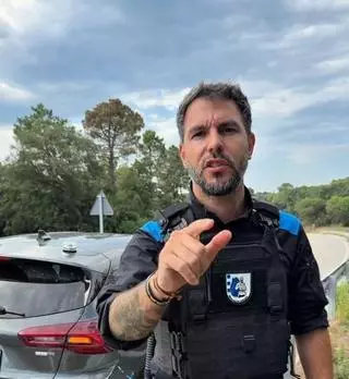 Enric Serrano, experto en seguridad: "Cometer este error tras un accidente en la carretera puede costarte la vida. El coche se puede reparar, tu vida no"