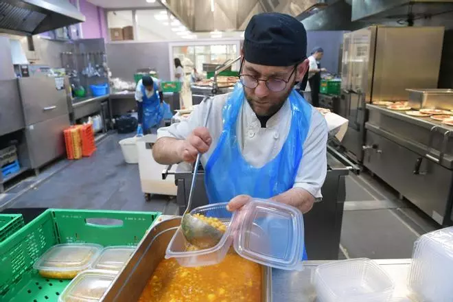 La historia de la Cocina Económica de A Coruña: de la Guerra Civil y los años del hambre a la Medalla de Oro