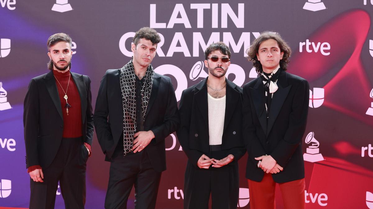 Arde Bogotá durante el photocall previo a la gala de los Grammy Latinos.
