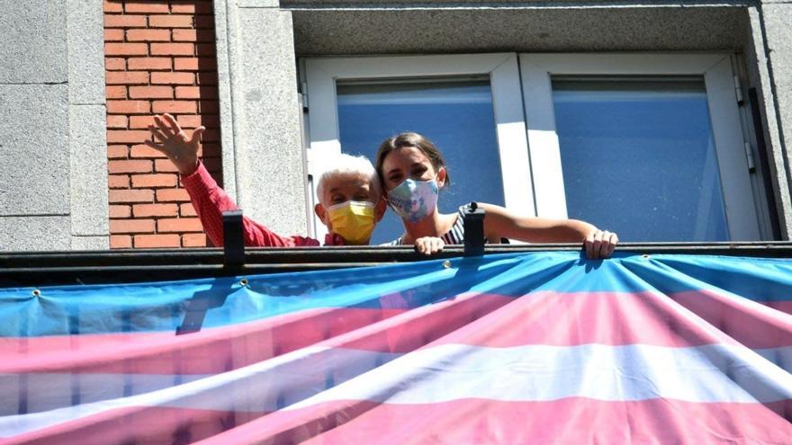 Igualdad cuelga la bandera trans en su sede: &quot;Orgullo de Todas, Todos, Todes&quot;