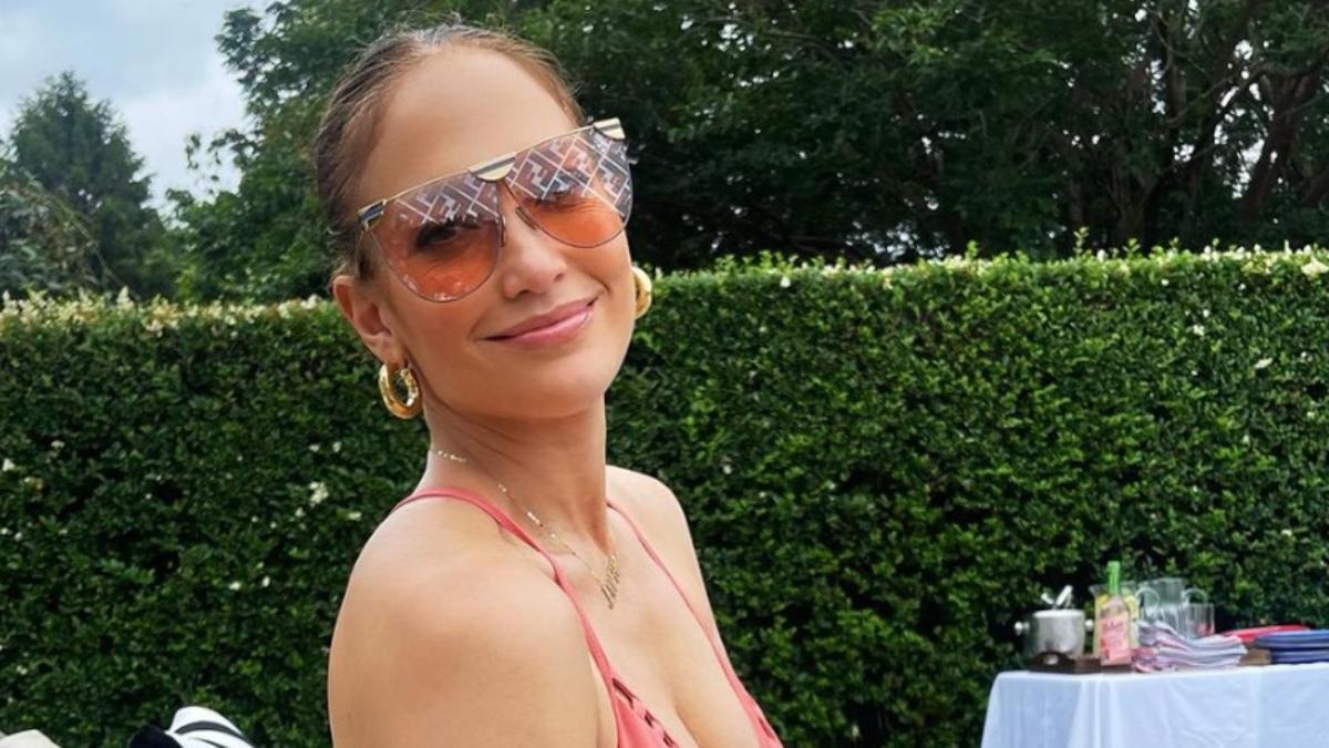 Jennifer Lopez nos recuerda que los vaqueros culotte siempre funcionan