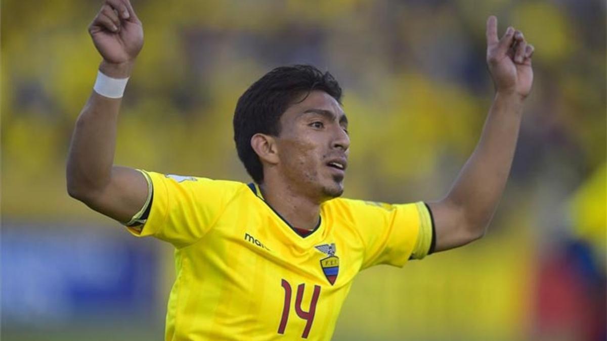 Mena, celebrando el gol que daba el 2-2 a Ecuador