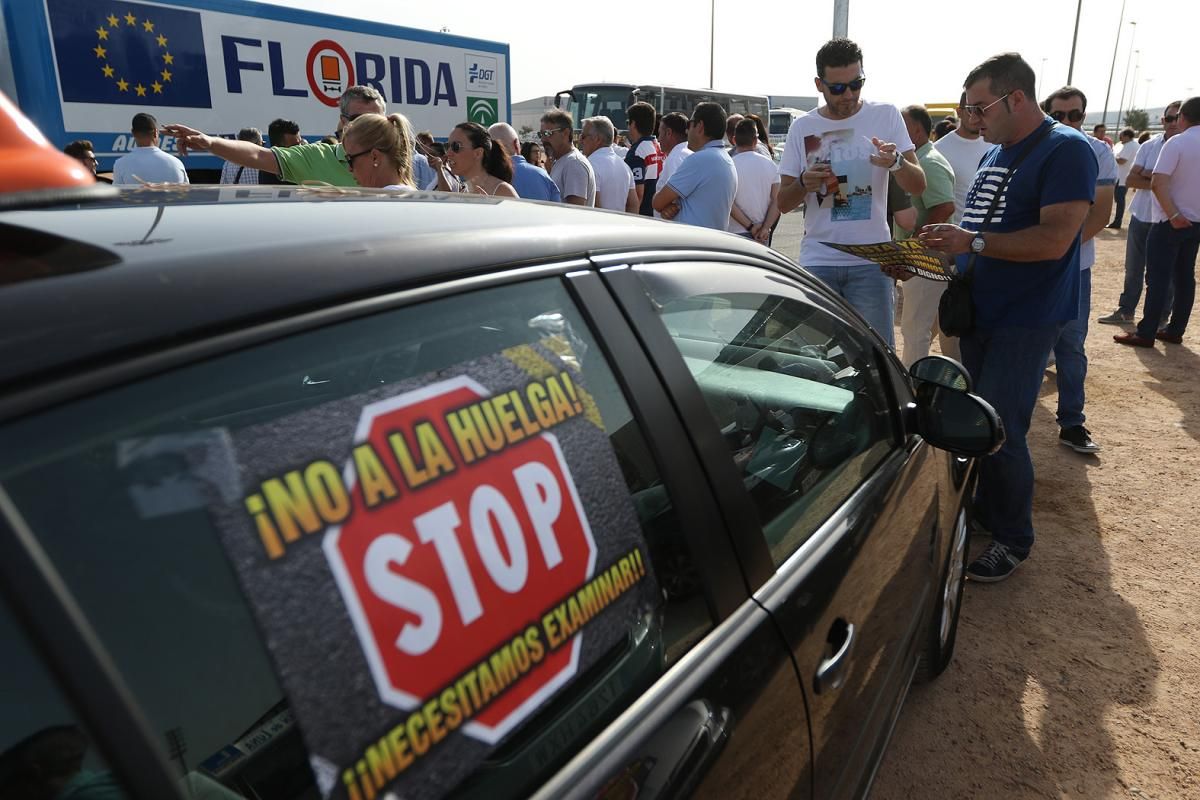 Fotogalería / Manifestación en Córdoba de autoescuelas