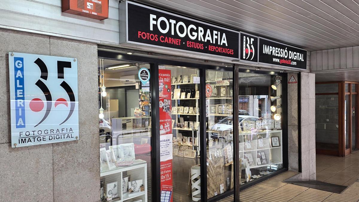 Galeria 35, una botiga familiar de fotografia amb 50 anys d'història a Banyoles