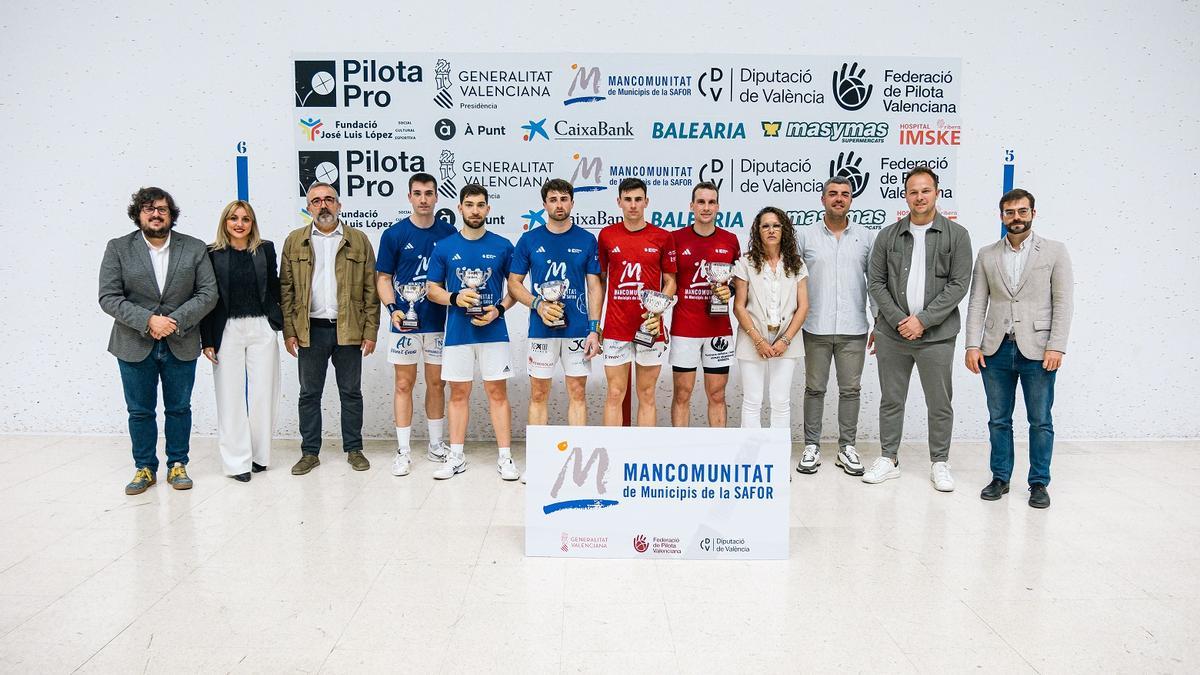Imatge final després del lliurament de trofeus