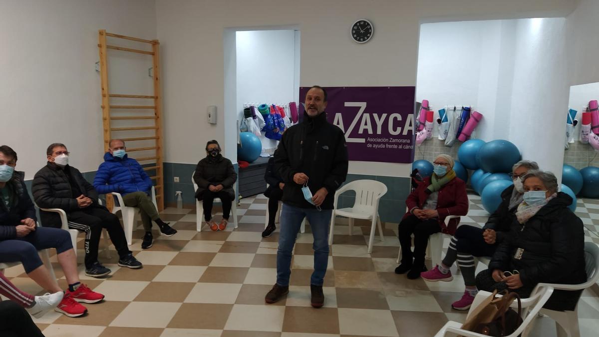 Fernando Rivera Herrero, en la sede de Azayca, durante una sesión de ejercicio terapeútico