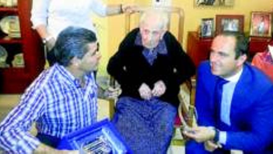 Matilde Barrena, de 107 años, celebra el Día del Mayor