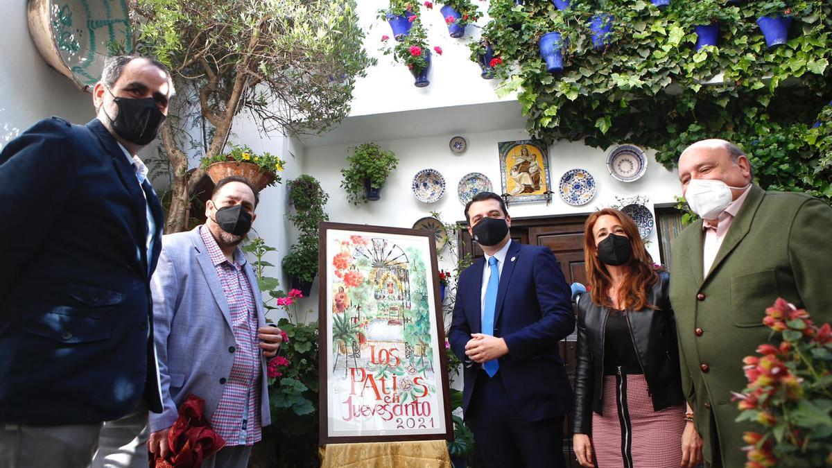 Julio Cachinero, Rafael Barón, José María Bellido, Marián Aguilar y Miguel Ángel Roldán, junto al cartel en Pastora 2.