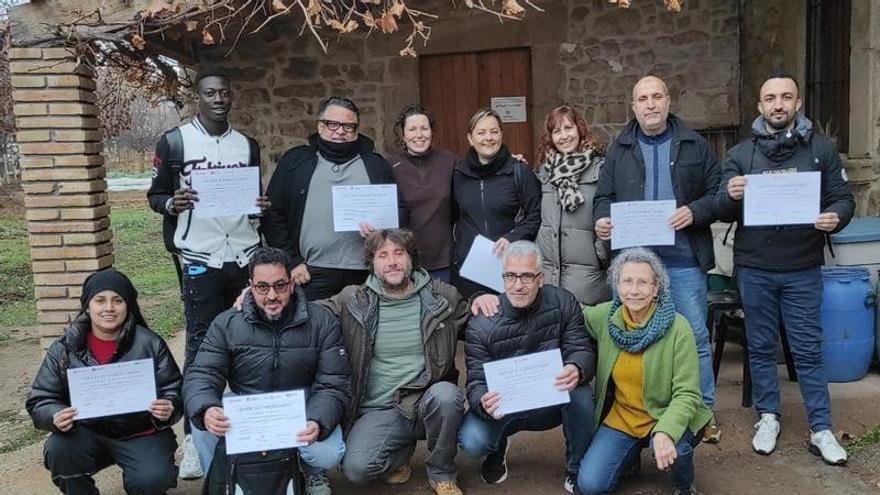 Càritas Manresa lliura els diplomes del curs de peonatge agrari