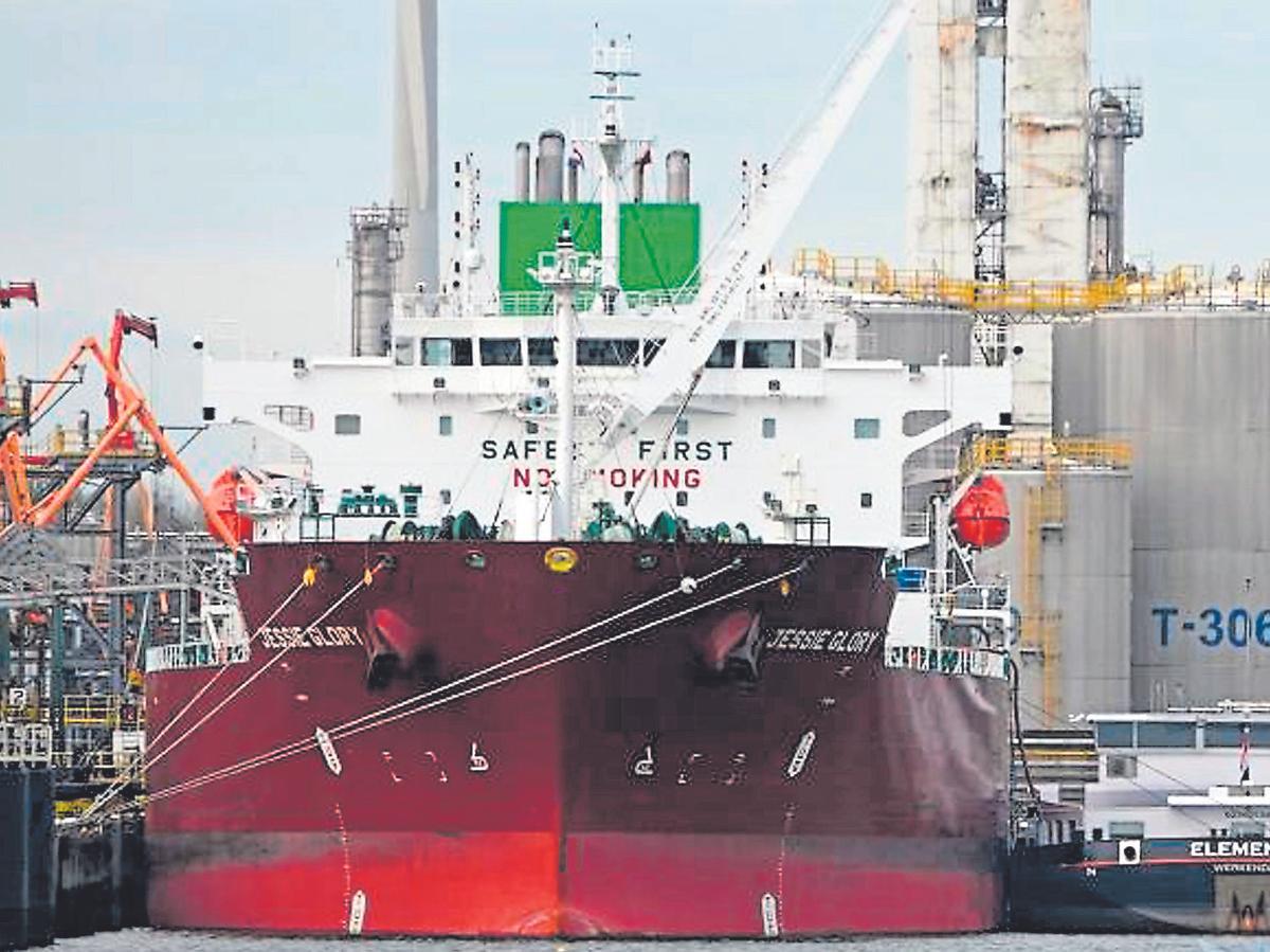 JESSIE GLORY: AÑO DE CONSTRUCCIÓN: 2024. BANDERA: Islas Marshall. CONSTRUÍDO EN: Corea del Sur. TIPO DE BARCO: Petrolero de medio alcance. ESLORA: 183 metros. MANGA: 32,2 metros. TONELAJE BRUTO: 29.549 toneladas.