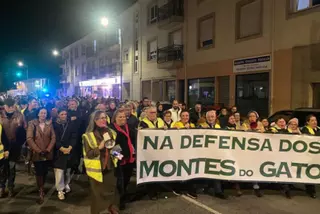 Marcha en Oza-Cesuras para exigir a la Xunta que declare Monte do Gato parque natural y lo blinde de eólicos