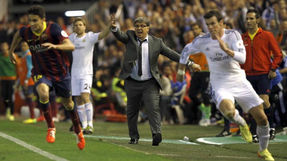 La cabalgada victoriosa de Gareth Bale ante Marc Bartra en la final de Copa del Rey de 2014 que ganó el Real Madrid al Barça.