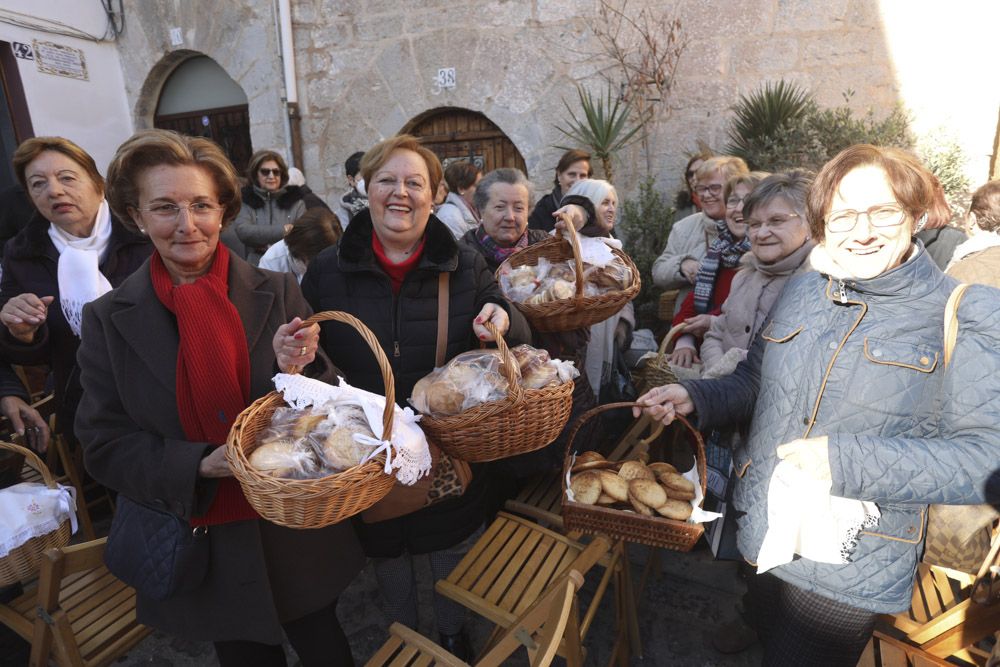 Tradicional bendición de les Coquetes de Sant Blai en Sagunt