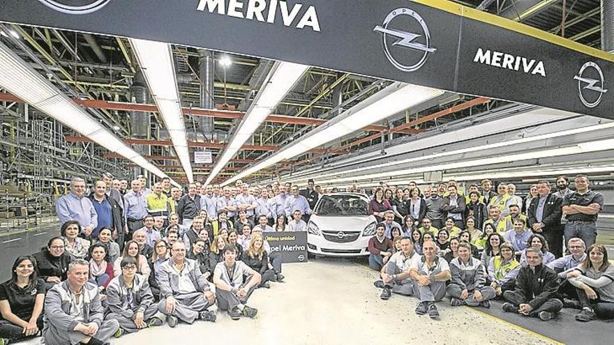 El Gobierno vigilará que la compra de Opel por PSA no afecte al empleo