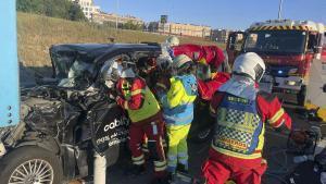 Un herido en una colisión por alcance de un turismo a un camión en Parla (Madrid)
