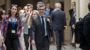 El ministro de la Presidencia, Justicia y Relaciones con las Cortes, Félix Bolaños, a su llegada a una sesión de control al Gobierno en el Senado.