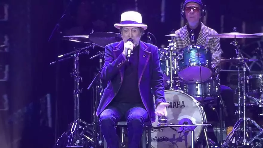 Sabina rinde homenaje a Madrid en su último concierto