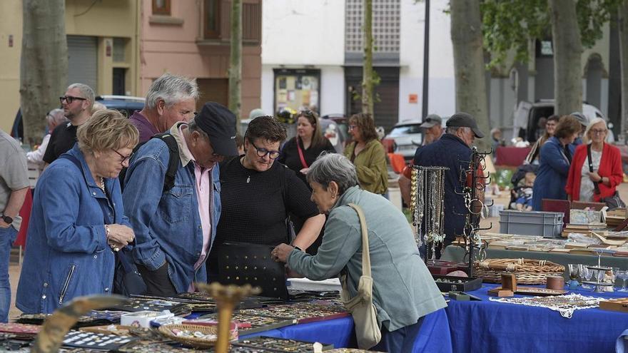 La Bisbal porta al carrer un mercat amb arrels medievals, comerç local i ceràmica