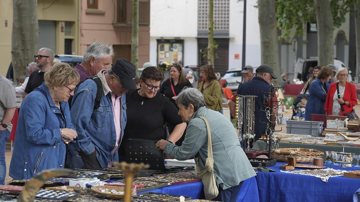 Les imatges de la Fira Mercat al Carrer de la Bisbal d'Empordà