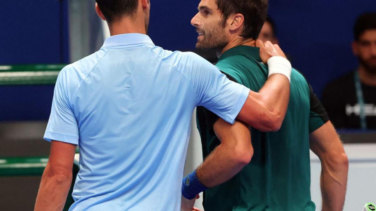 Djokovic y Andújar, tras su partido de ayer. | REUTERS
