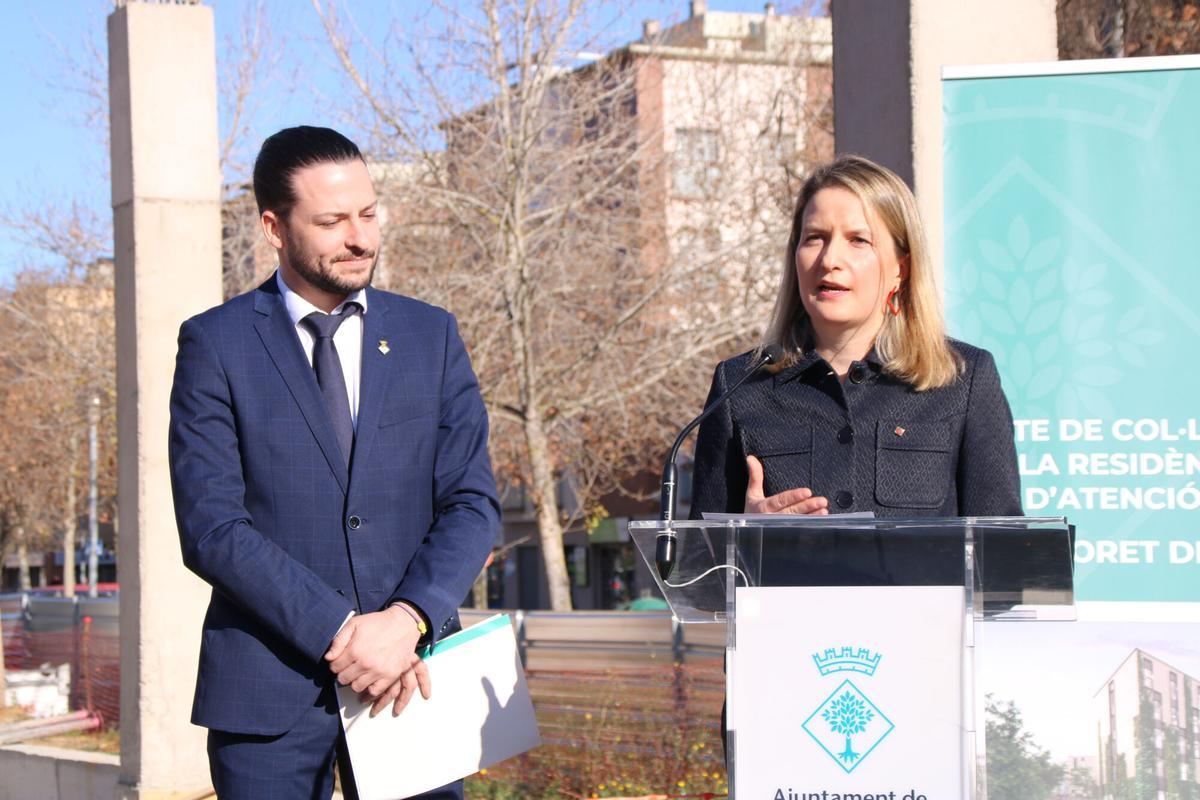 L'alcalde de Lloret de Mar, Adrià Lameles, i  la consellera de Drets Socials i Inclusió, Mònica Martínez Bravo