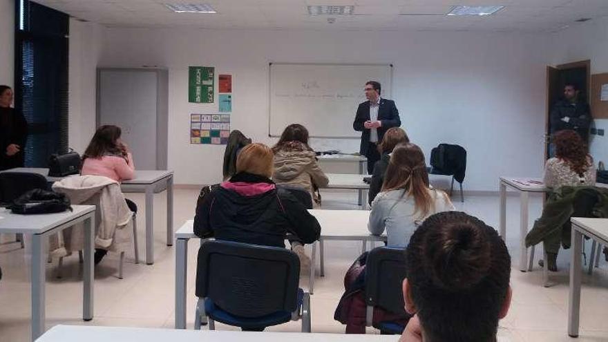 Presentación del curso en A Cañiza. // D.P.