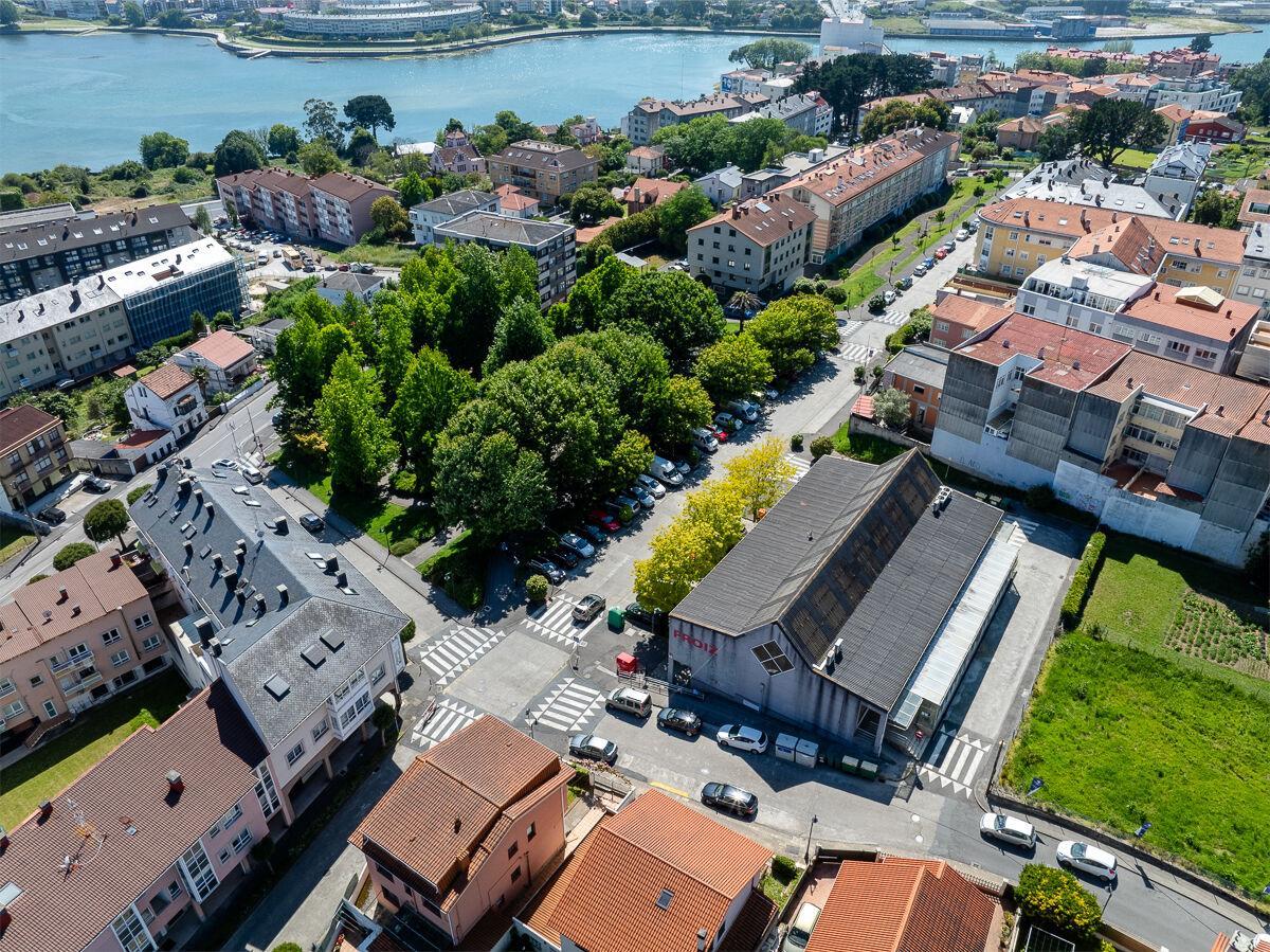 Vista aérea del mercado municipal de Perillo, en Oleiros.