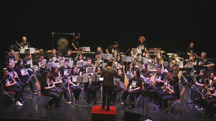 La Wind Rock Band, que mezcla rock y música clásica, se estrena en el Principal