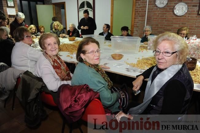 Los vecinos de San Antón preparan su día.