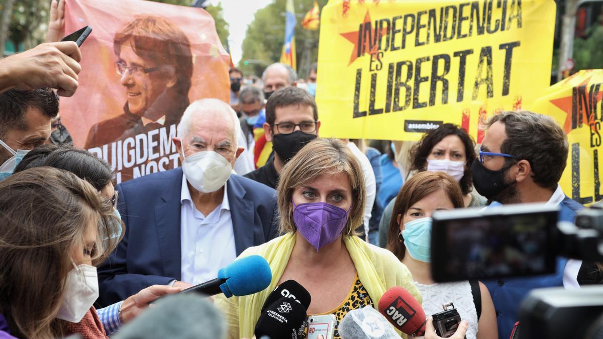 Protesta frente a la embajada de Italia en Barcelona por la detención de Puigdemont