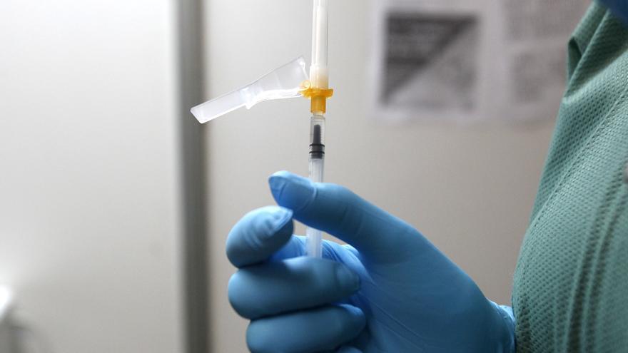 Canarias abre la vacunación de refuerzo contra el coronavirus para la población entre 18 y 39 años