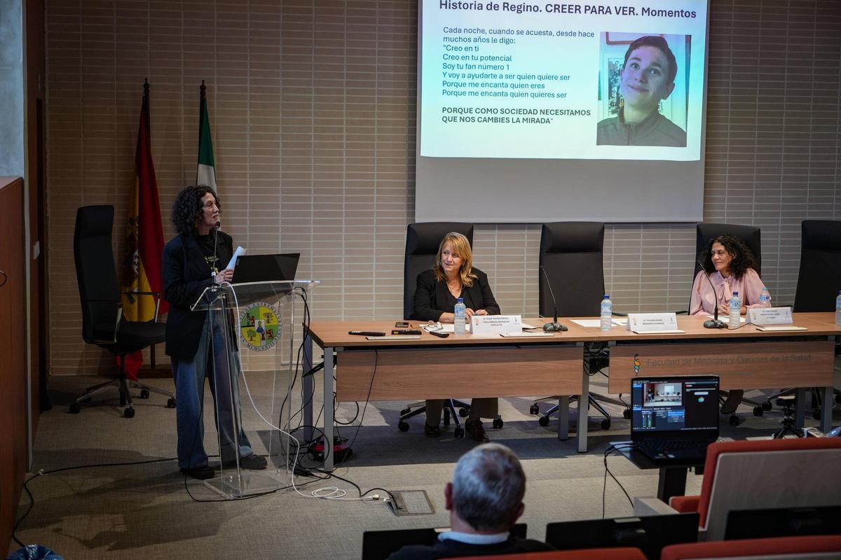 El taller 'Escúchame a mí' este miércoles en la Facultad de Medicina.