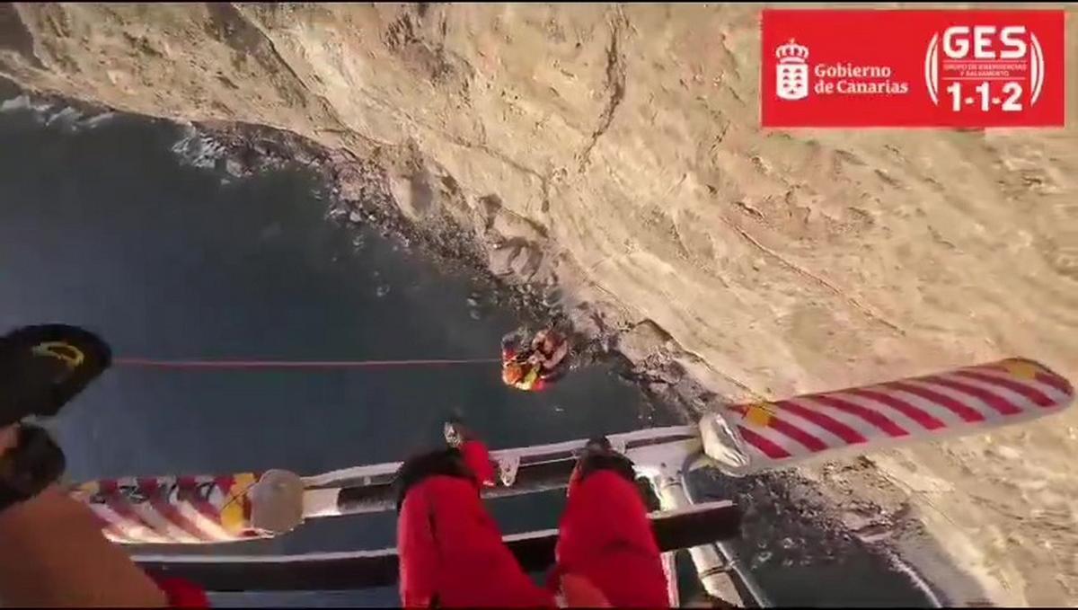 Rescate de dos senderistas en los acantilados de Los Gigantes.
