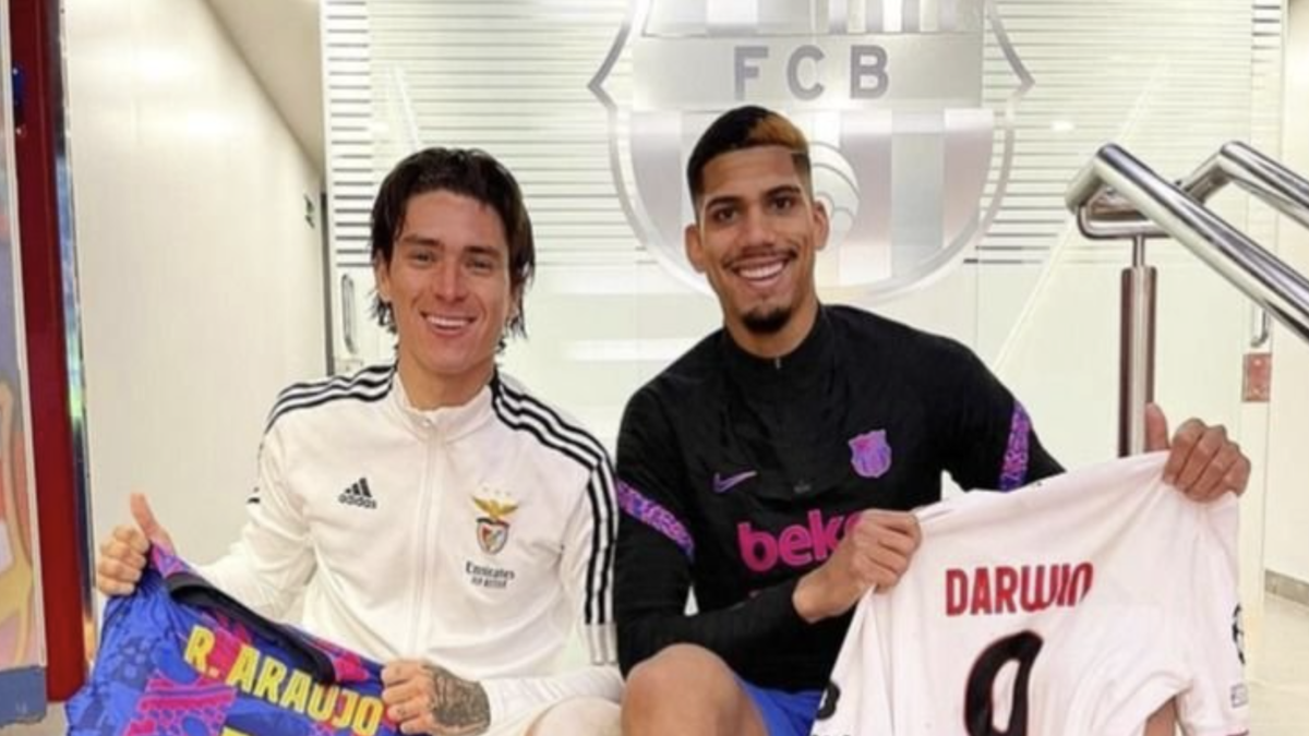 Así ha terminado el encuentro entre Darwin Núñez y Ronald Araújo en el túnel del Camp Nou