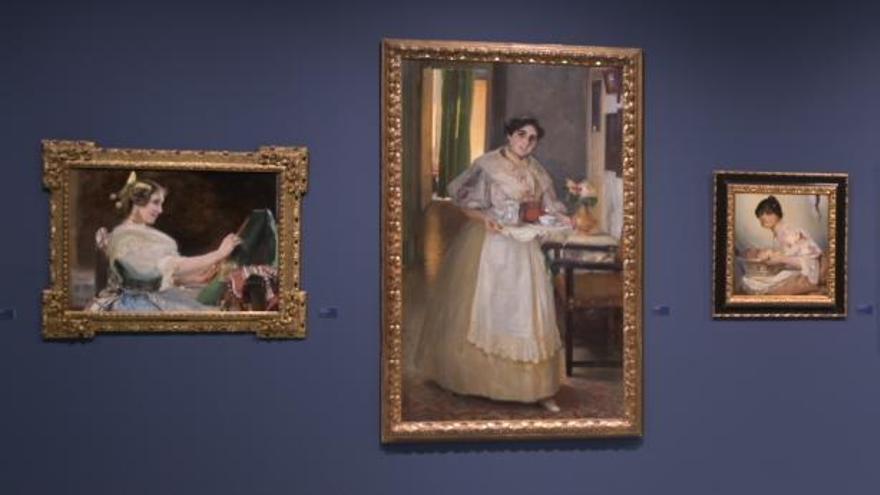 El primero por la izquierda, retrato de la señora Simarro vestida de valenciana, de Sorolla, en la Fundación Bancaja.