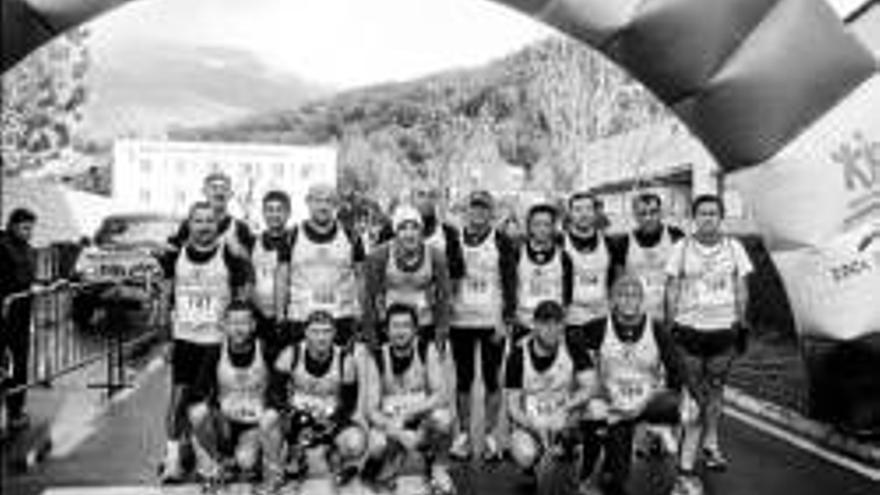 Miembros de Club Maratón Cáceres en la media maratón de Jarandilla