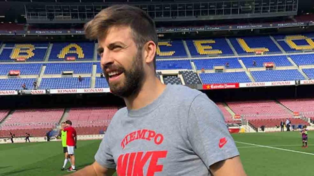 Gerard Piqué disputa un partidillo en el Camp Nou