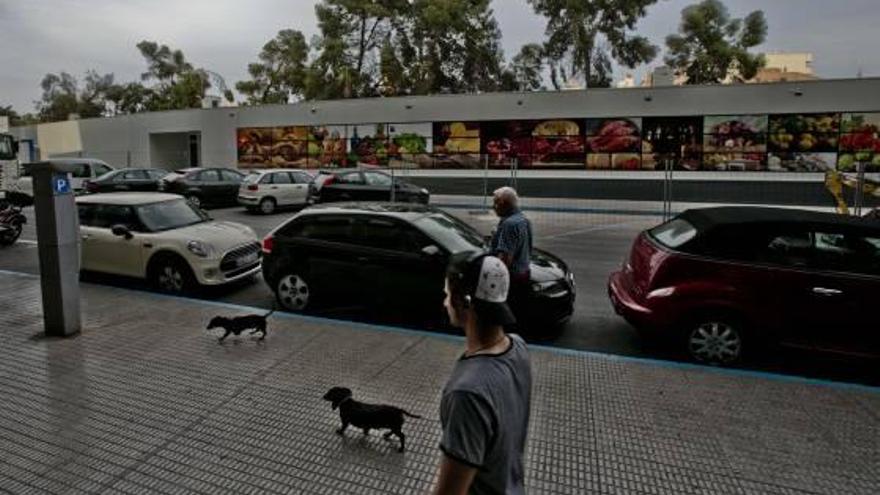 Vista reciente del mercado provisional, aún por abrir, en la avenida de la Comunidad Valenciana