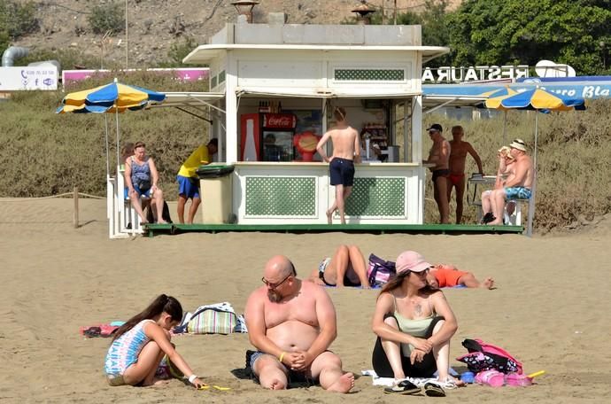 CALOR TURISTAS PLAYA DEL INGLÉS