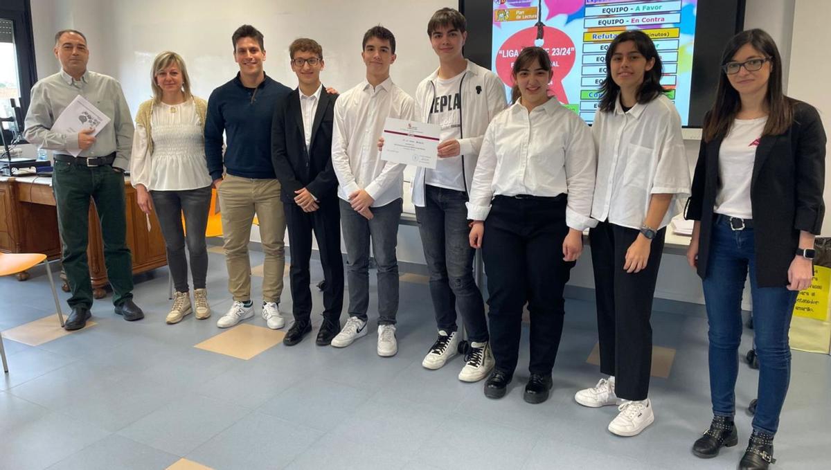 El equipo del IES Los Sauces, ganador de la categoría B, de 1º de Bachillerato, en las dependencias del CFIE de Zamora. | Cedida