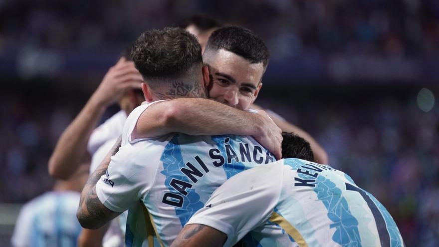 Ramón e Izan Merino, oxígeno para el centro del campo del Málaga CF